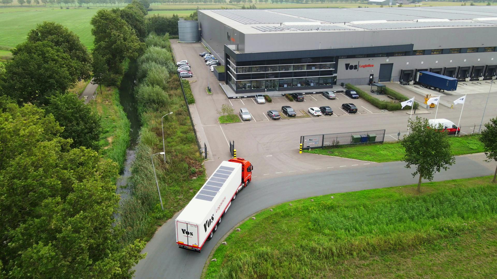 Vos logistics' solar-powered truck with the SolarOnTop technology.