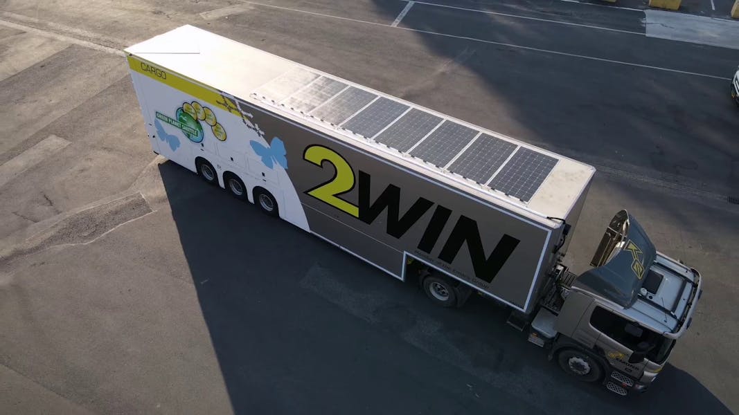 Emons - Solar powred truck by SolarOnTop - Solar panels on the roof of the trailer