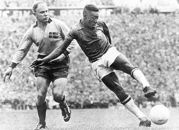 Pelé with the ball at the World Cup final.