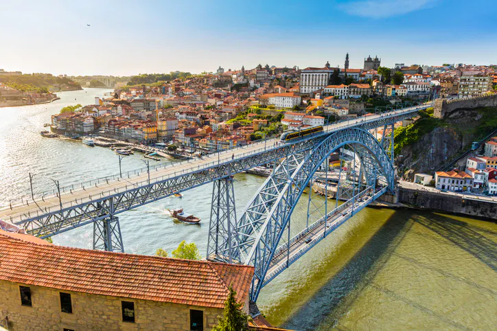 Programa 1º Direito será aplicado a 2026 agregados no Porto e em Lousada