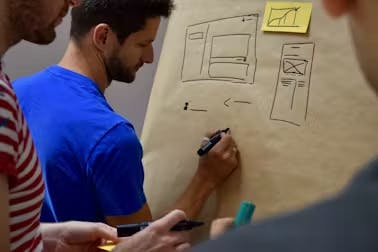 Photo d'atelier, wireframes dessinées sur paperboard