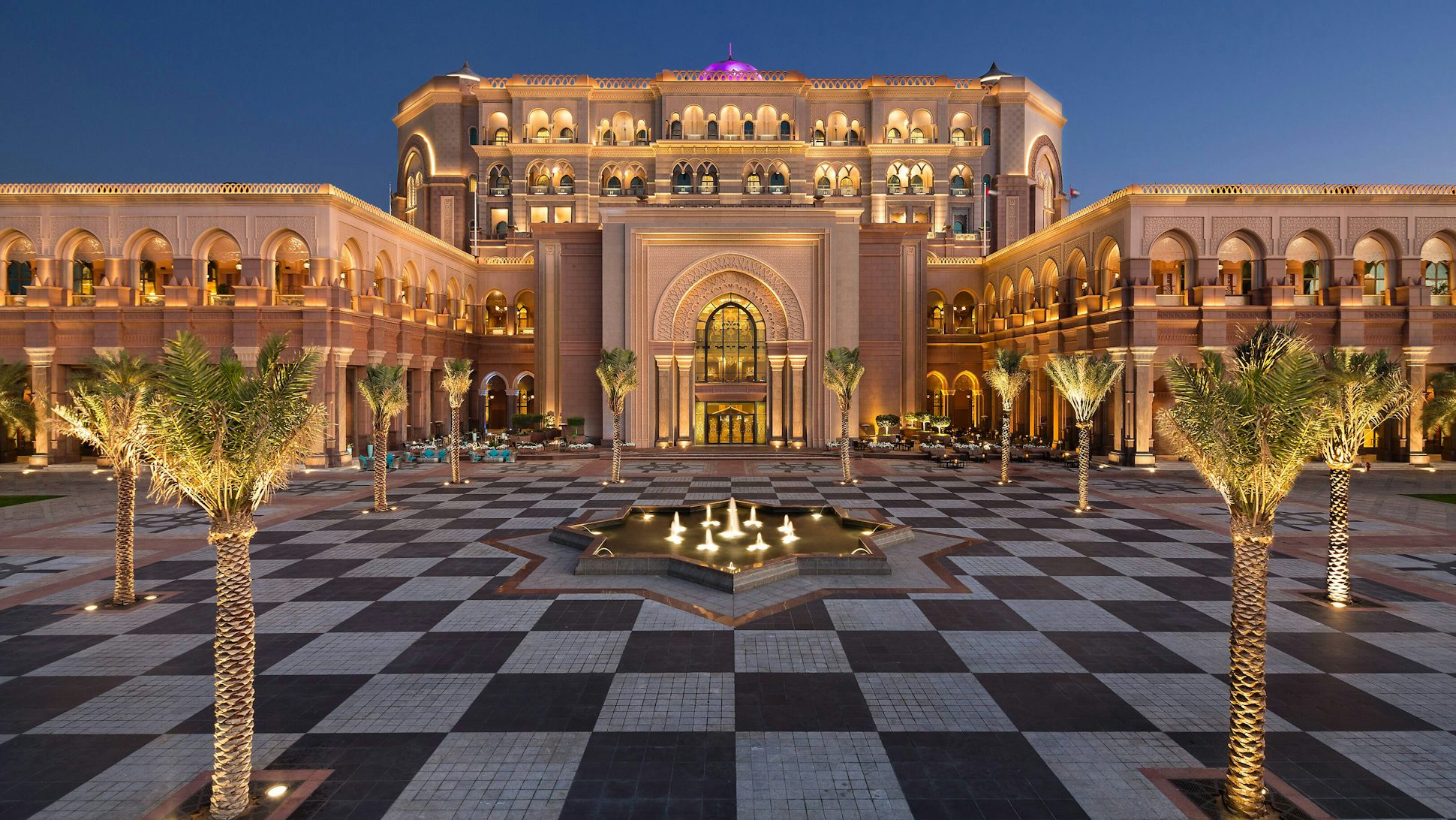 Emirates Palace courtyard