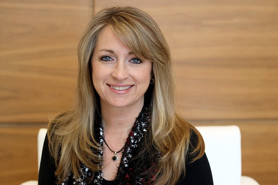 Dawn Dearstone Headshot