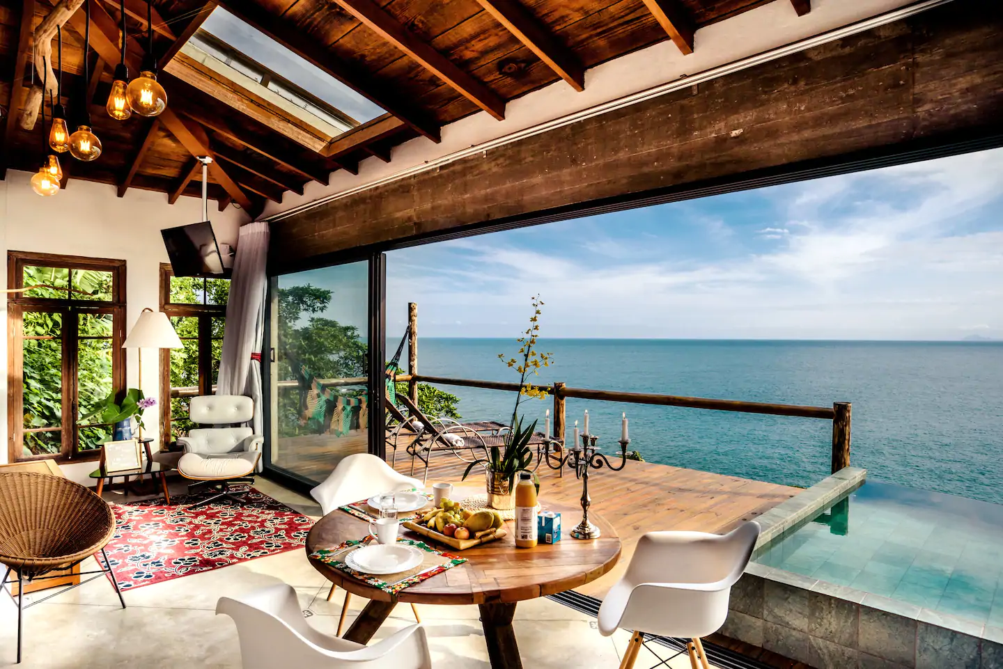 O Bangalô De Ilhabela Com Cama Sob As Estrelas E Piscina Sobre O Mar: A ...