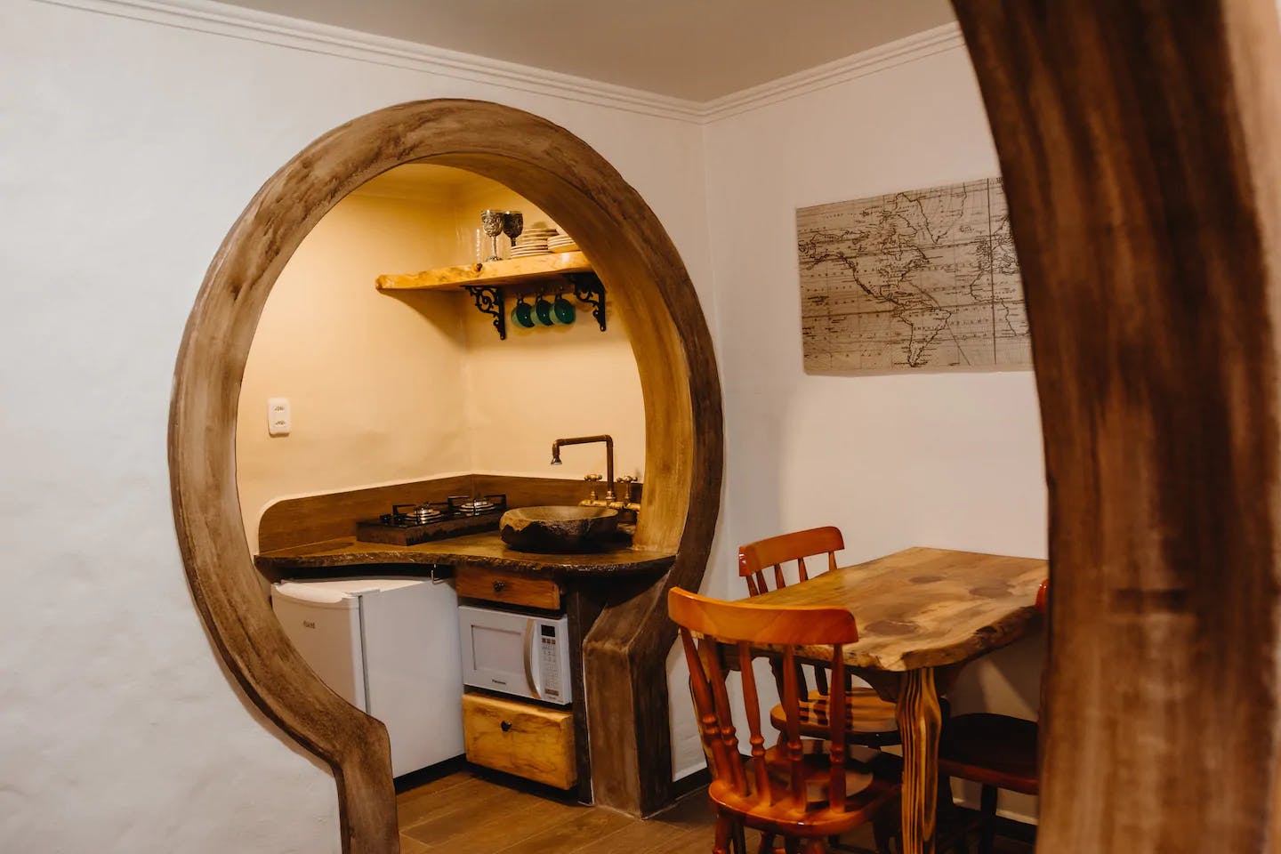 Toca da Araucária: a nova hospedagem do Hobbit no Rio Grande do Sul que é  uma experiência temática