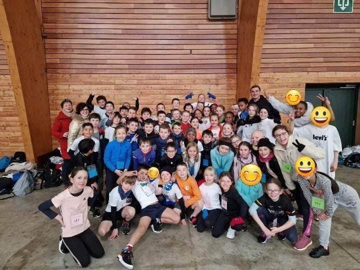 Photo de groupe des élèves de l'Institut Notre Dame Arlon.