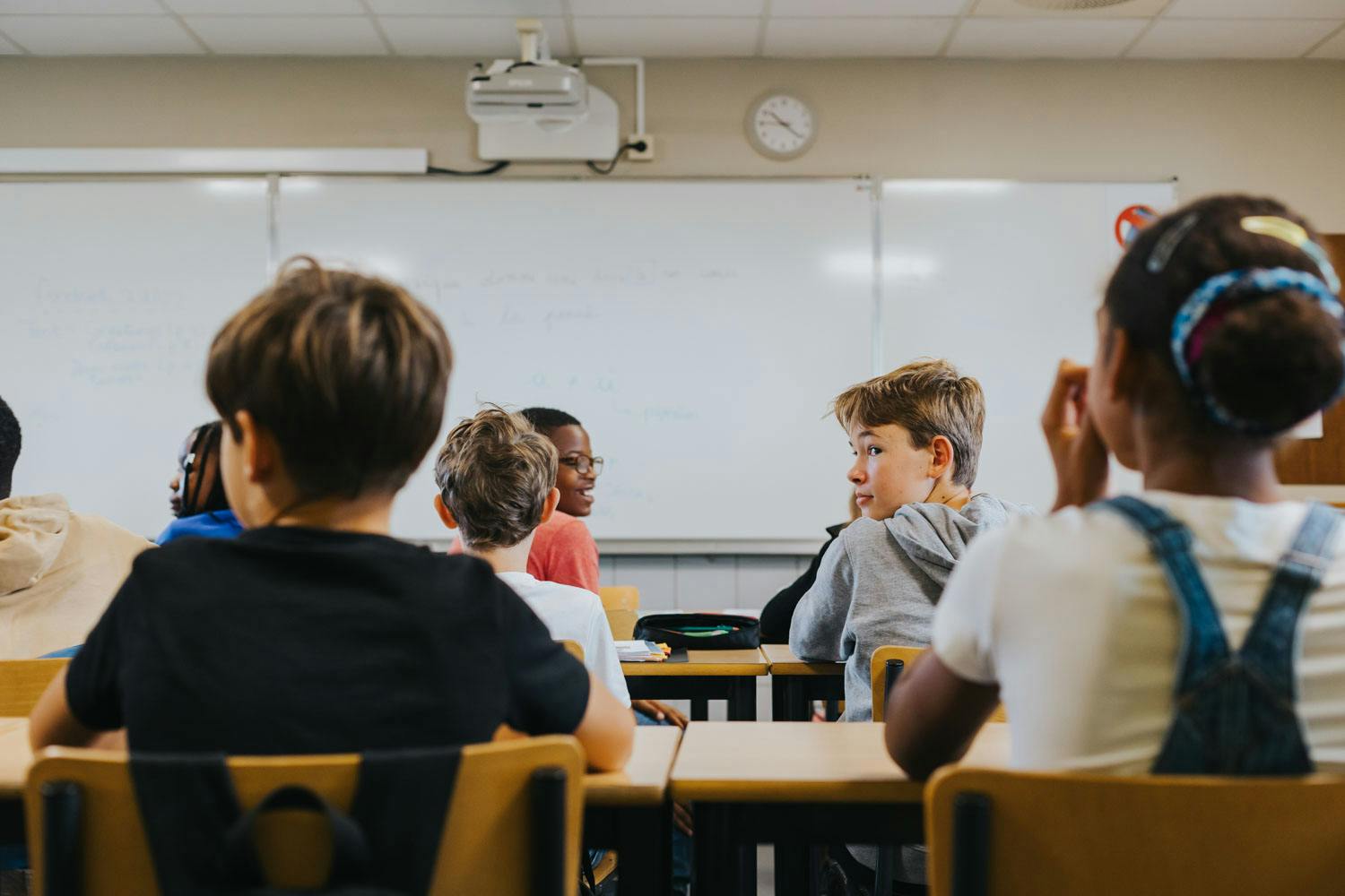 Élèves en salle de classe à l'Institut Notre Dame Arlon.