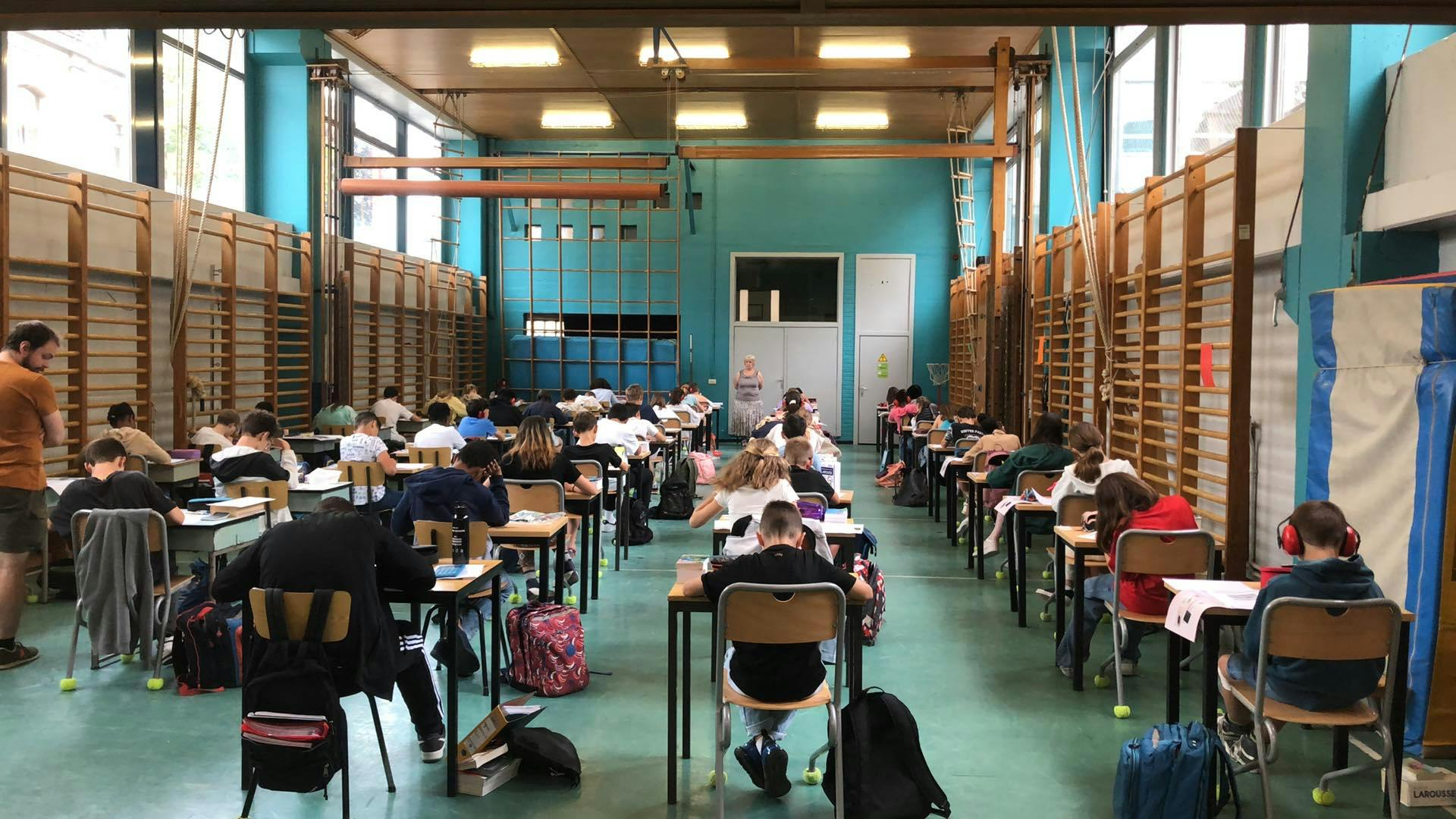 Examen des élèves à l'Inda Arlon.
