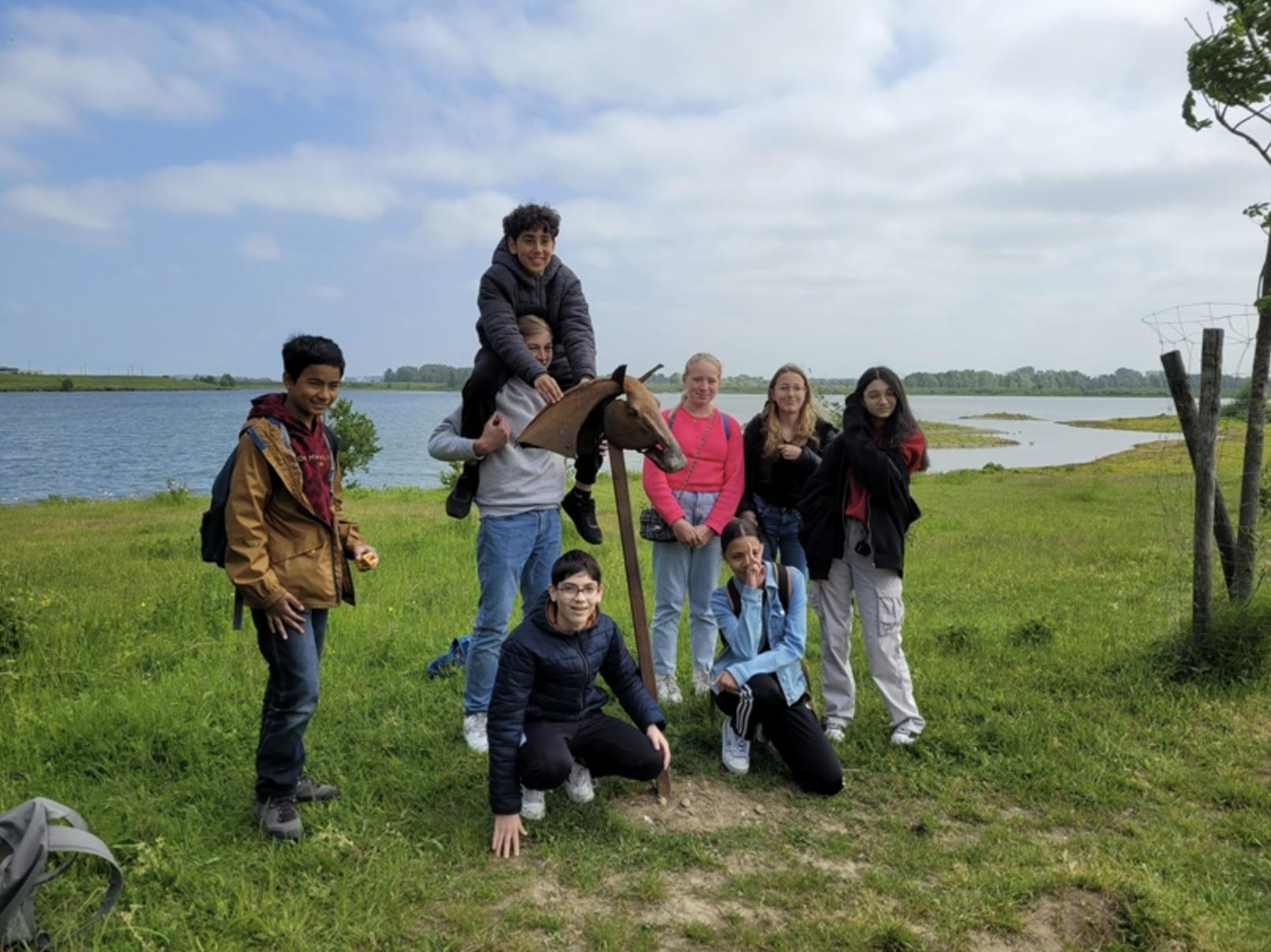 Photo de groupe des élèves de l'Inda Arlon en excursion.