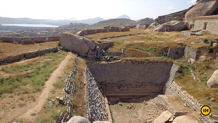 A dried pond, Madhugiri trek, day hikes near Bangalore, treks around Bangalore, Indiahikes