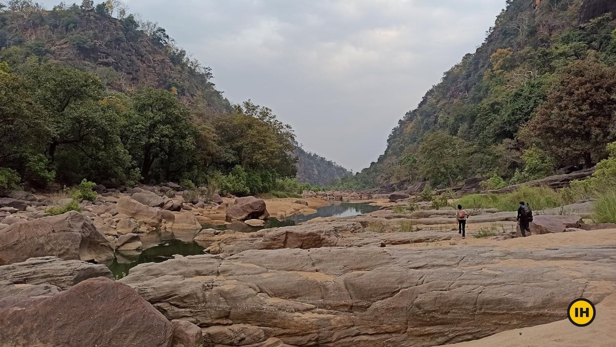 Satpura-Tiger-Reserve-Trek-Trekking-through-the-gorge-to-reach-Muar-Ghat-Indiahikes-Jeet-Singh-Arya