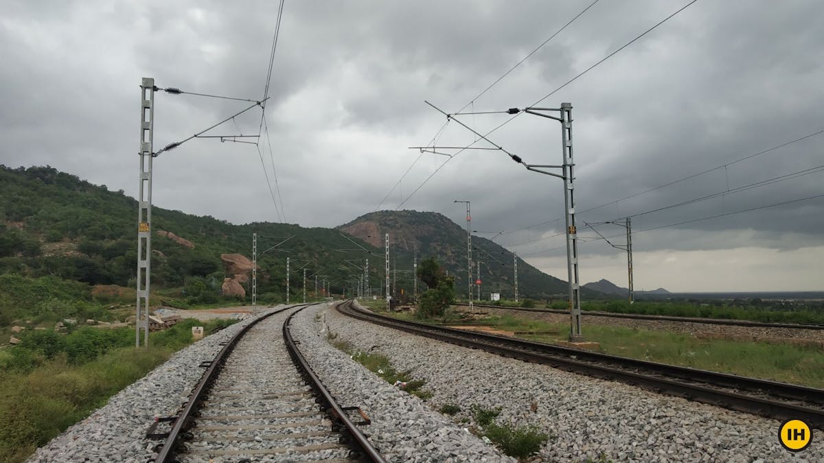 Makalidurga Trek, Railway Lines, Indiahikes, Treks near Bangalore, Day treks around Bangalore