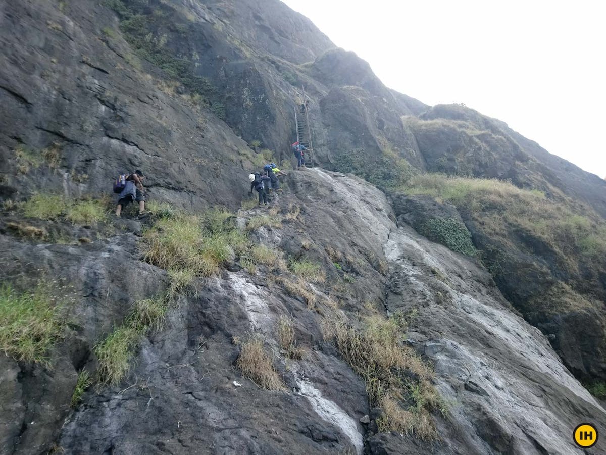 AMK Trek - Trekkers approaching the iron ladder - Indiahikes - Nitesh Kumar