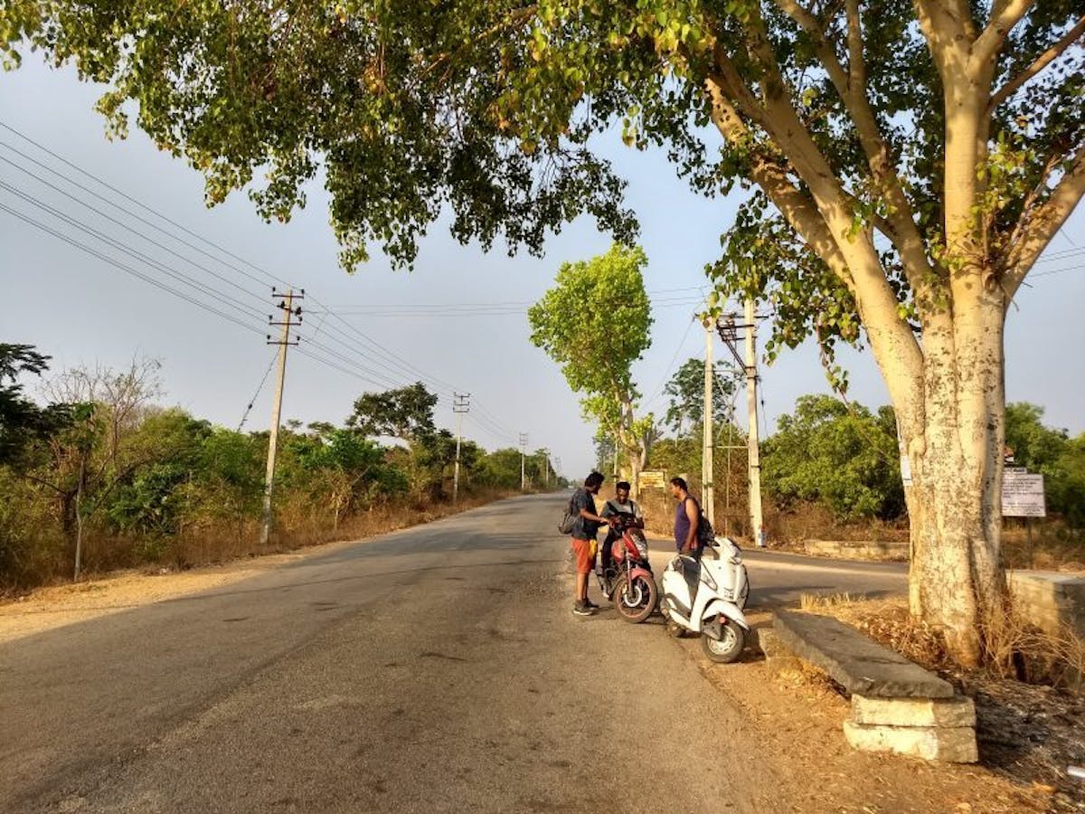 Gungarahalli – closest road head to Siddalingeswara Betta