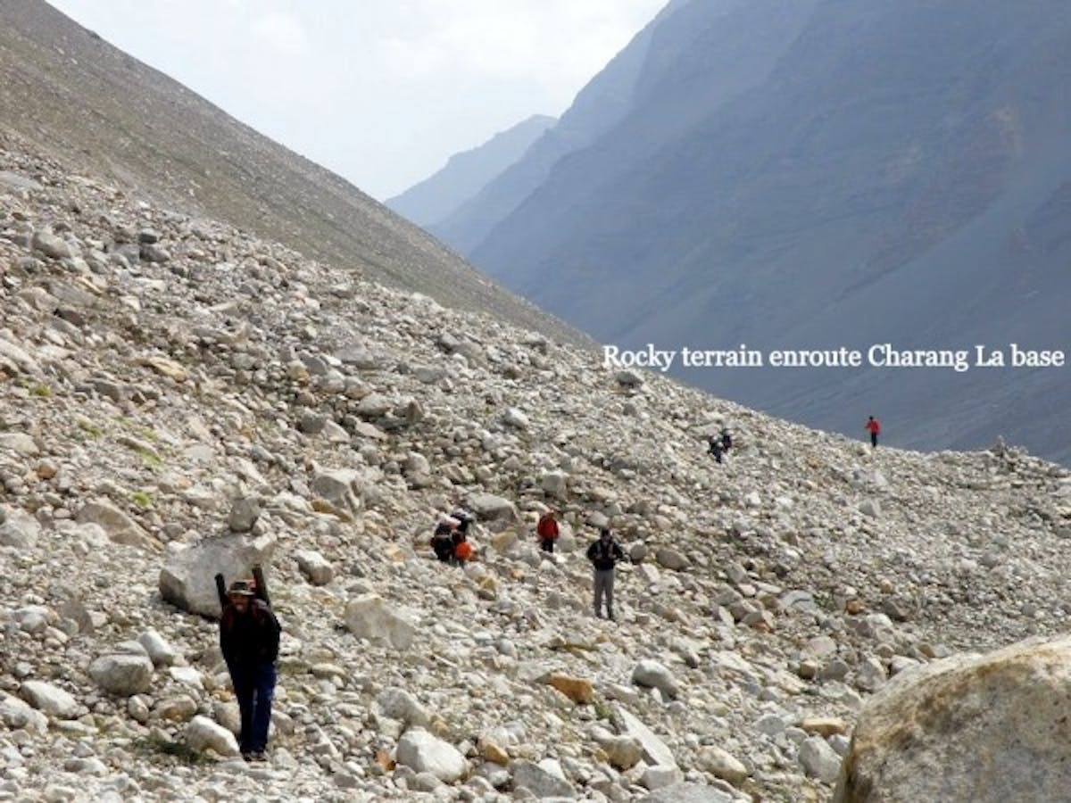 Rocky terrain en route Charang La Base