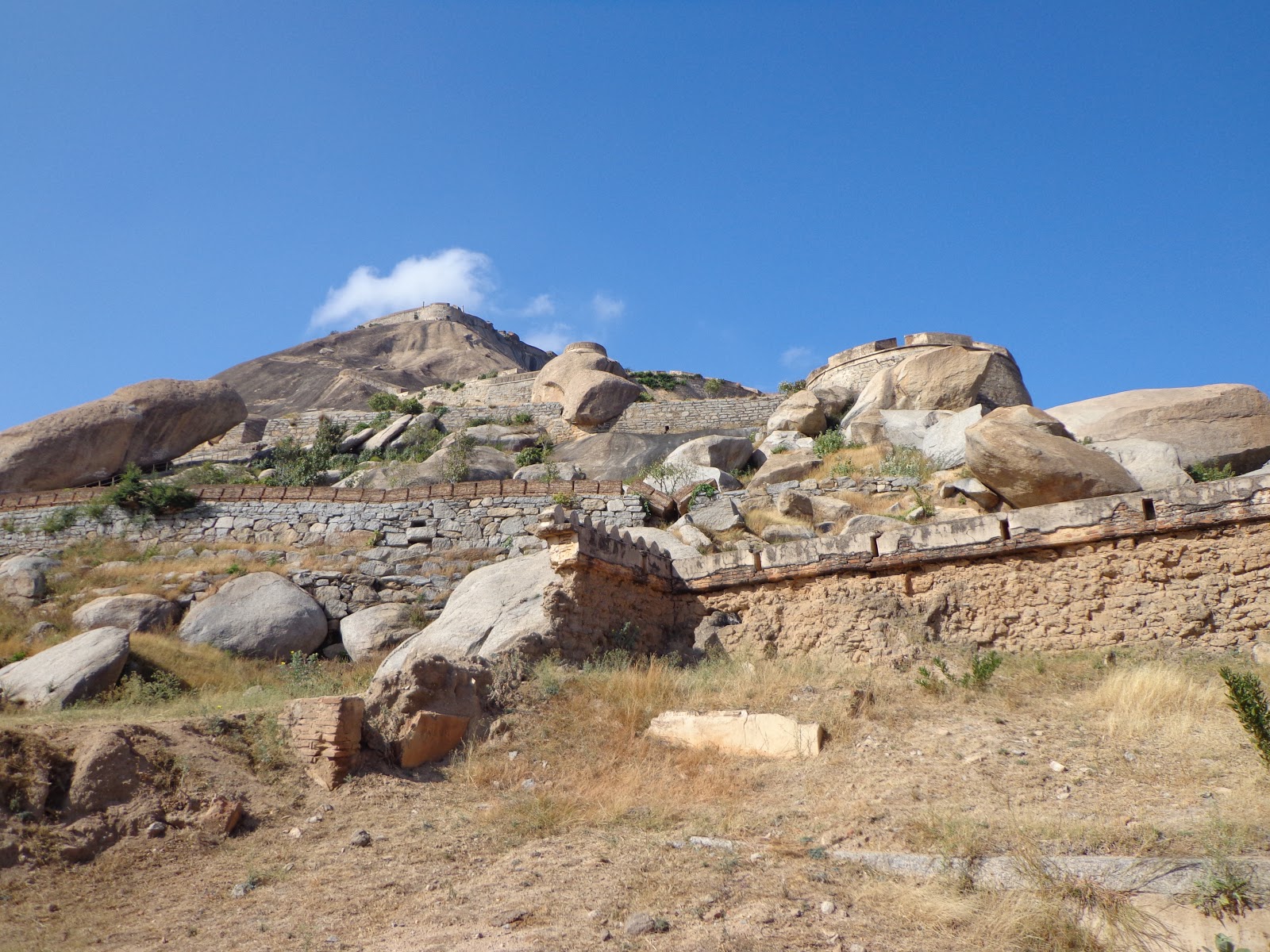 Madhugiri Fort Trek to the Second Largest Monolith of Asia