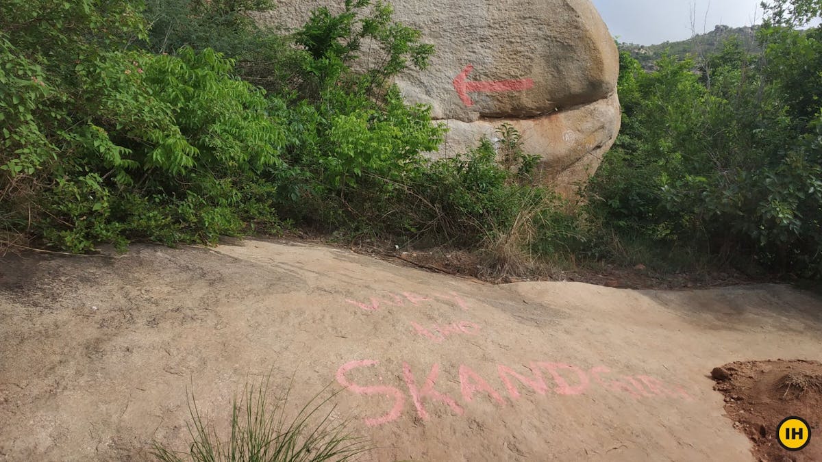 Waymarker on rock, Skandagiri, Indiahikes, Skandagiri night trek, treks near Nandi Hills, Skandagiri trek distance, treks near Bangalore, Day treks in Bangalore, skandagiri trekking