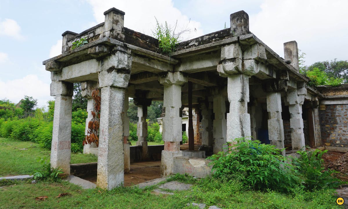 Huliyurdurga-trek-temple-Suhas-Saya-Indiahikes