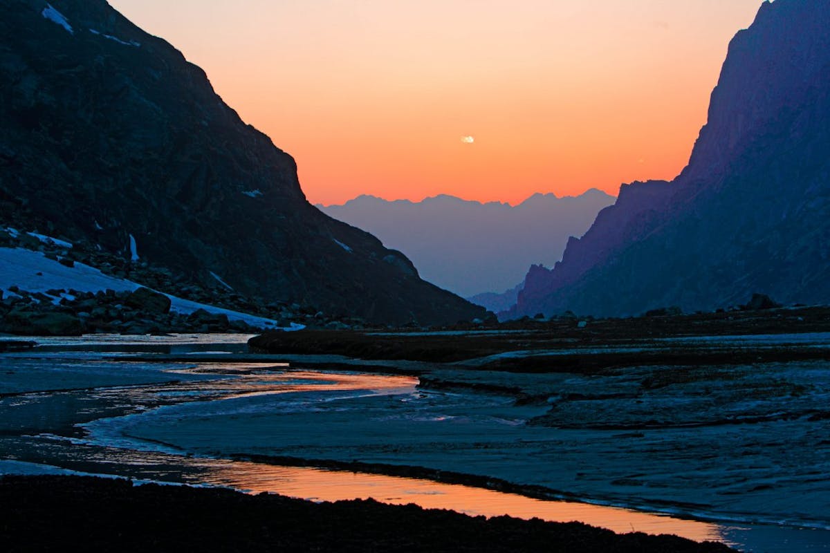 The golden hour of the sun at Seri Campsite