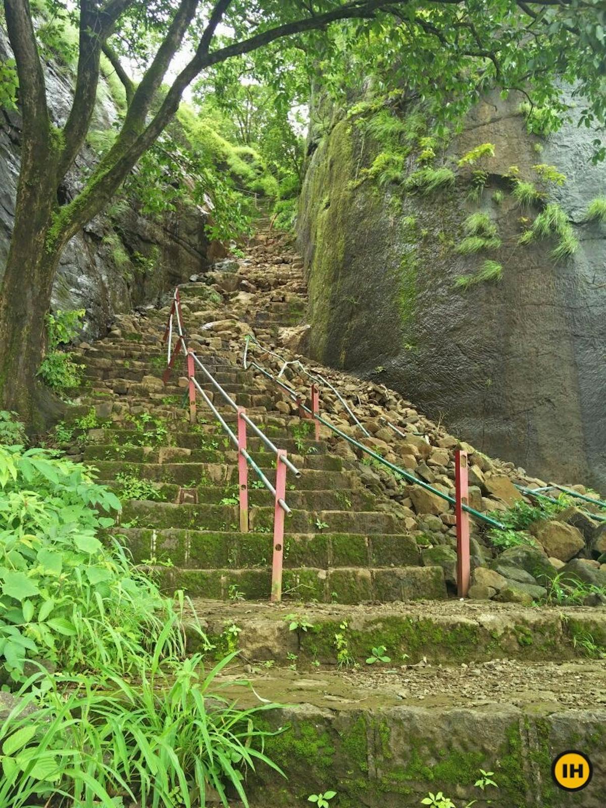 Stone steps to Pachhapur Darwaja PC: Apoorva Karlekar