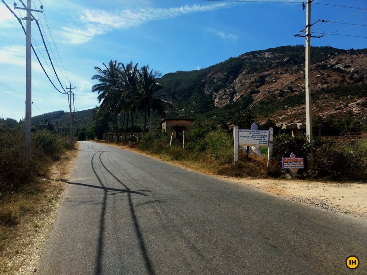 The main road once you take a right turn from Nandi Hills road. Take a left turn after 4.6 km on this road. The boards are what you see as soon as you turn PC: Komal Shivdasani