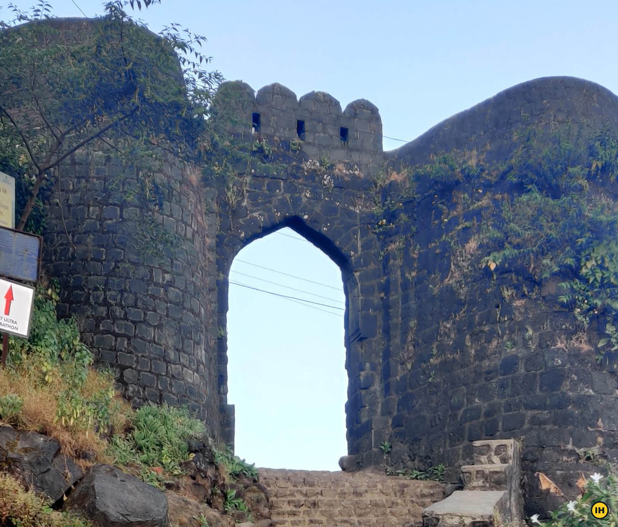 26th Dec 2020, Pune , Maharashtra, India. Tourists at Sinhagad or Kondana  Fort. View from ramparts of fort Stock Photo - Alamy