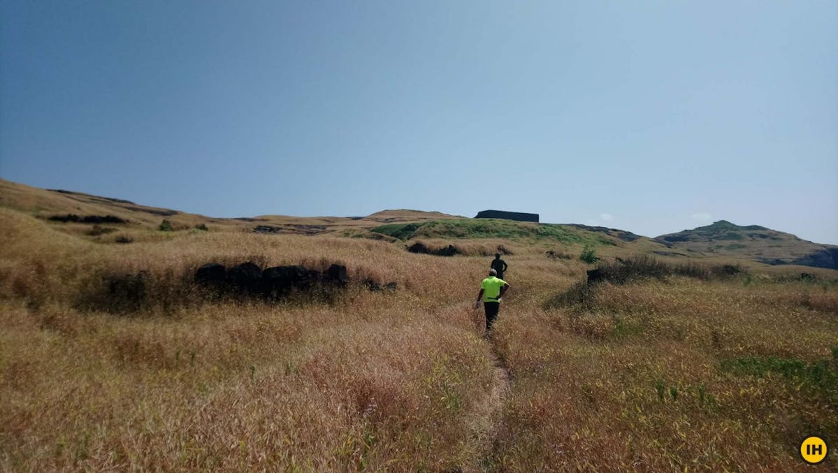 AMK Trek - Trekkers exploring the plateau. Notice how vast the plateau is! - Indiahikes - Nitesh Kumar