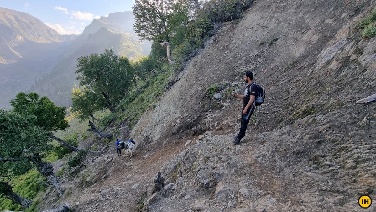 Descent from arram pathri ridge - IndiaHikes - Dhaval Jajal