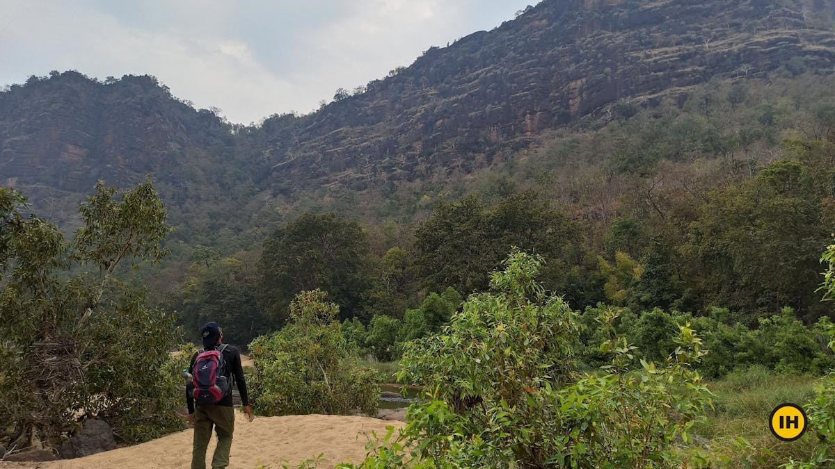 Satpura-Tiger-Reserve-Trek-Cliff-on-the-left-Indiahikes-Saurabh-Sawant