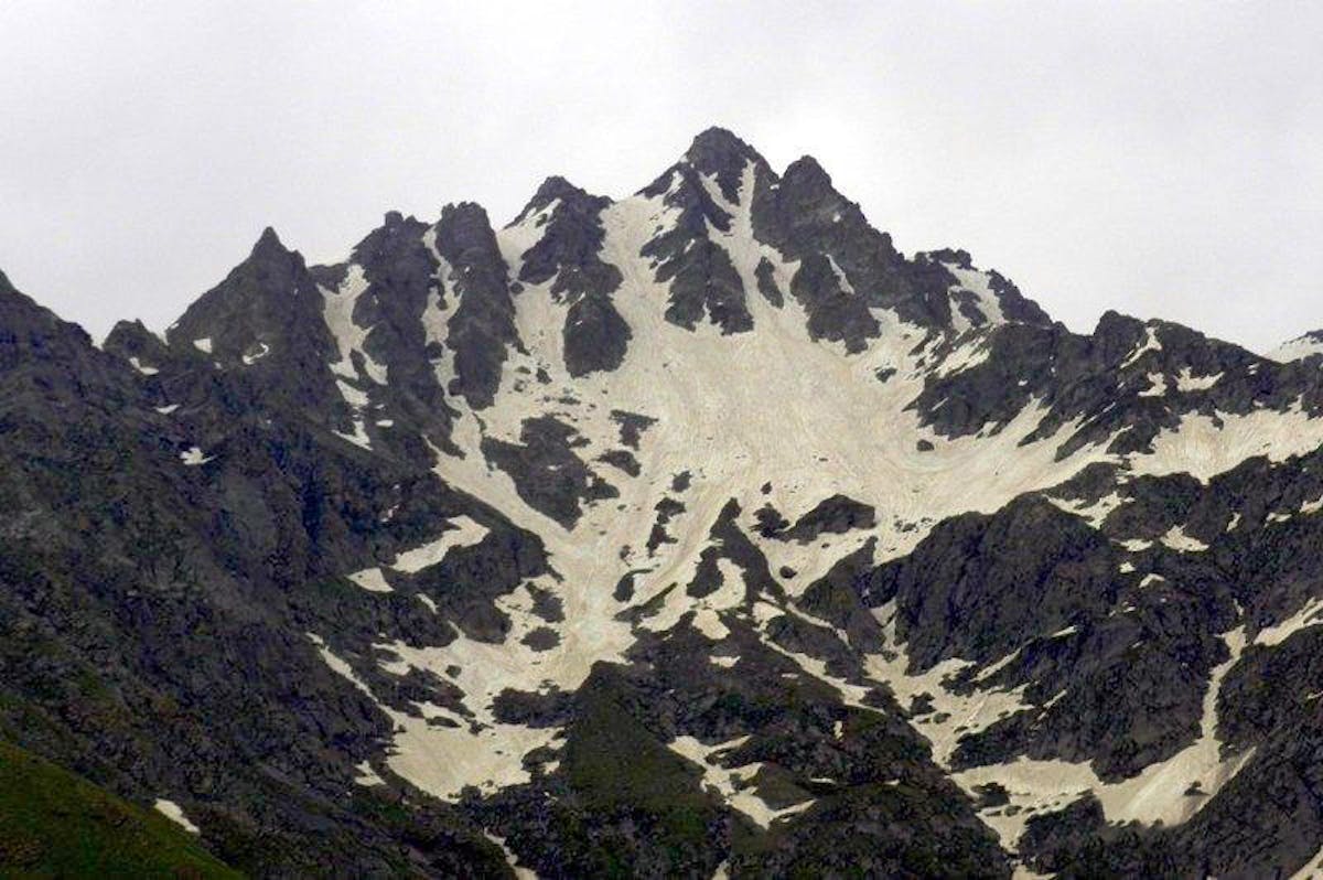 Srikand Mahadev .A view of the ranges from Kali Ghati. Treks in Himalachal. Indiahikes