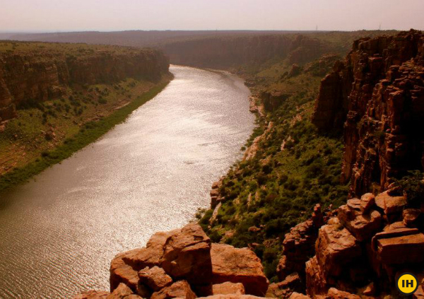 India Cultural Hub on Instagram: "#ICHTravel: @dronolphy shows us Gandikota,  also known as India's Grand Canyon in Andhra Pradesh What: Gandikota is a  small and quaint village in the Kadapa district of