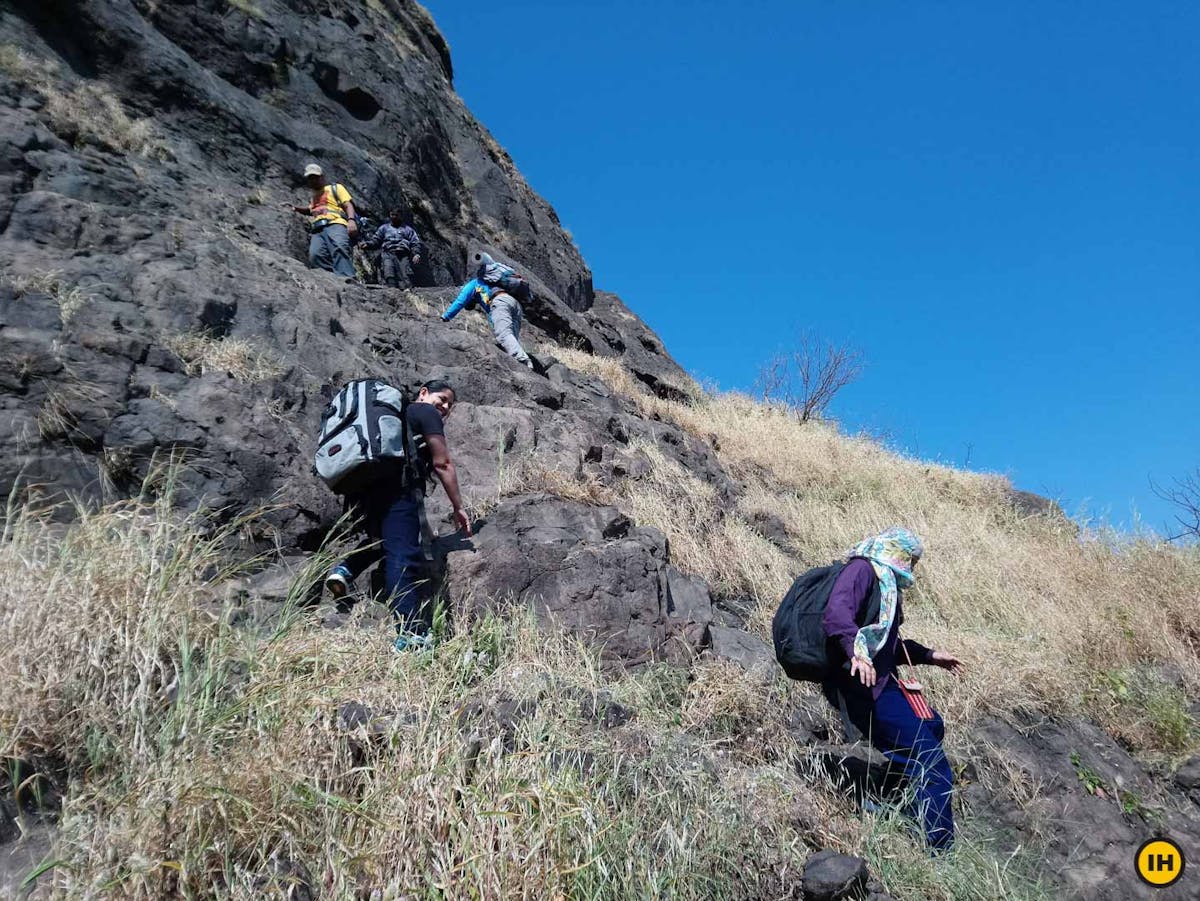 AMK Trek - Trekkers climbing up through the rocks - Indiahikes - Nitesh Kumar
