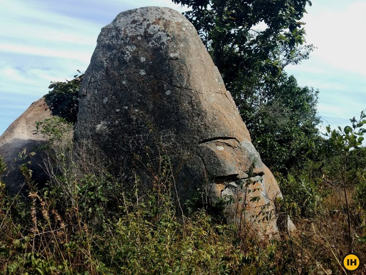 The trail that you take from the clearing should lead you to this rock in about 3 minutes. Continue upwards with this rock on your left PC: Komal Shivdasani