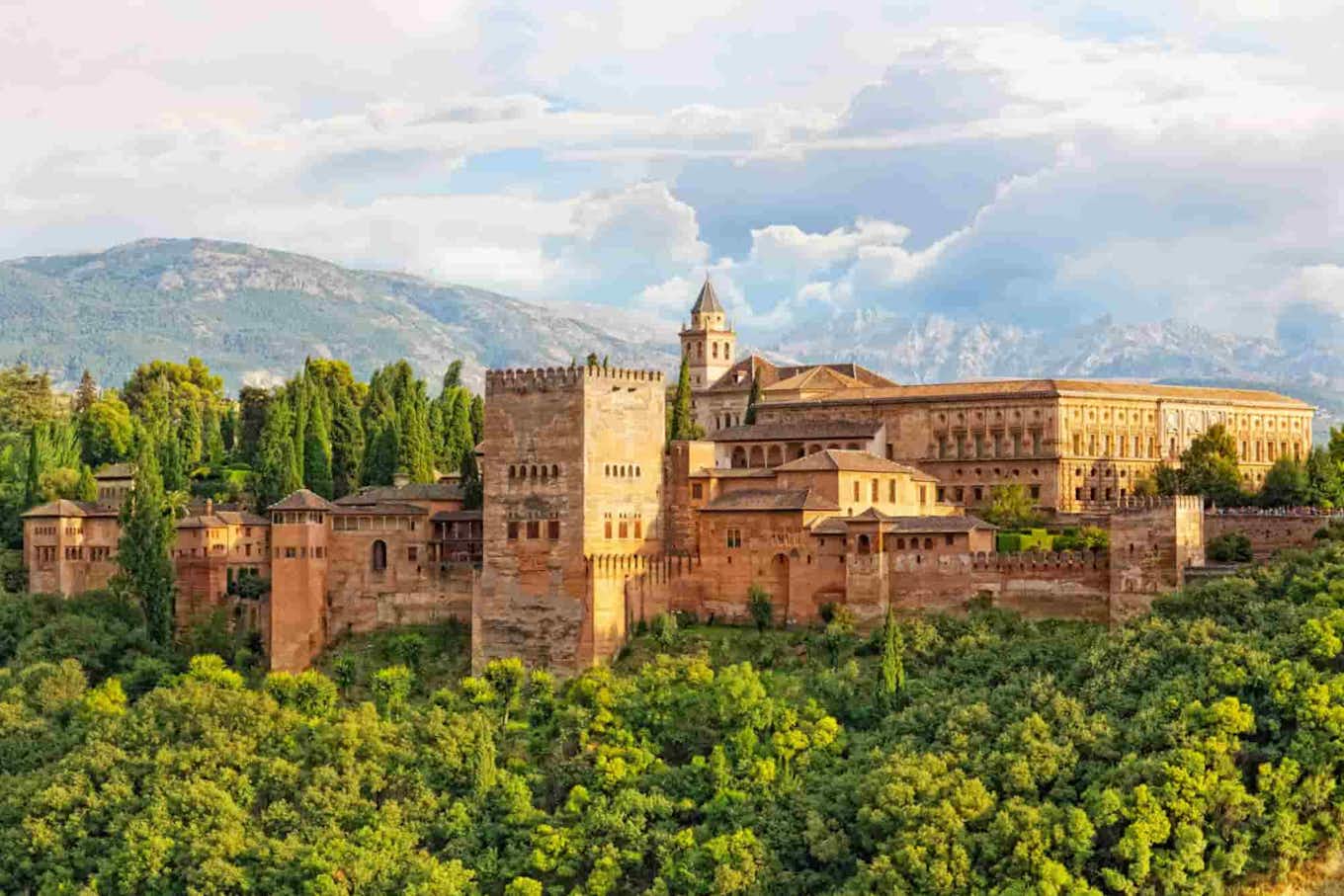 The Alhambra, the firts waypoint of this South Spain Road Trip