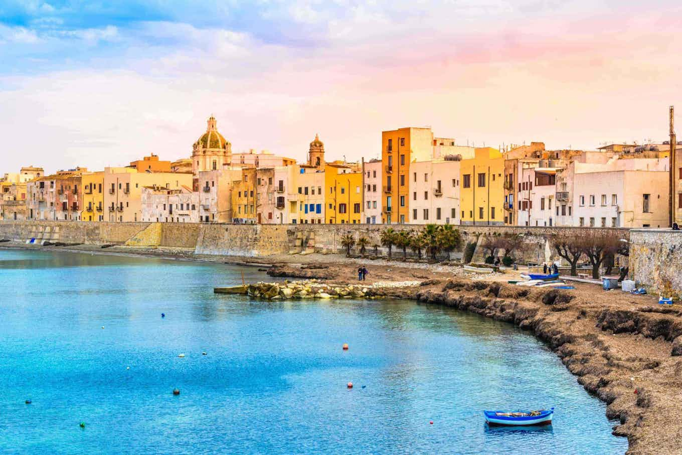 costa e la città di Trapani