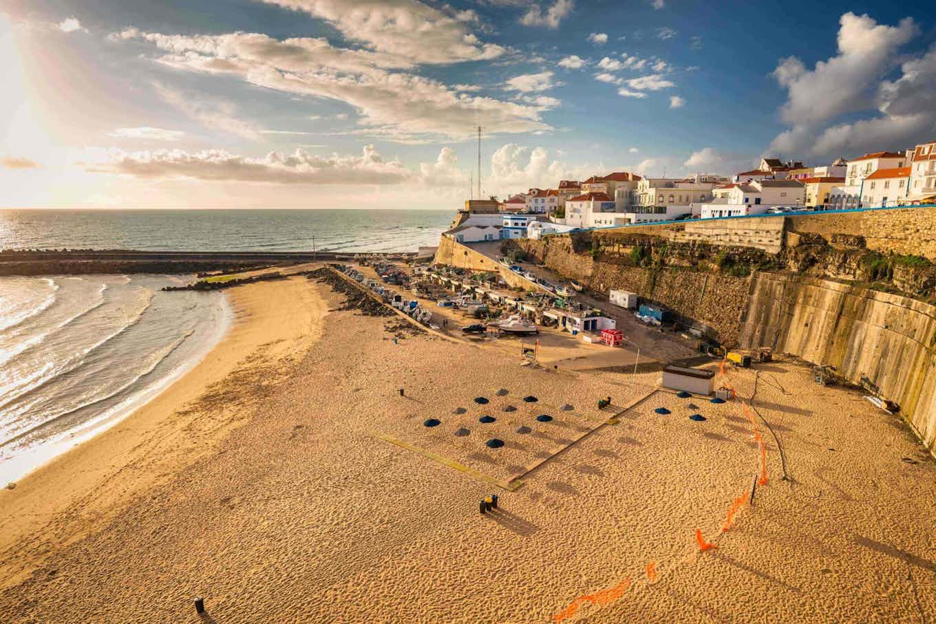 Vista de uma praia na Ericeira