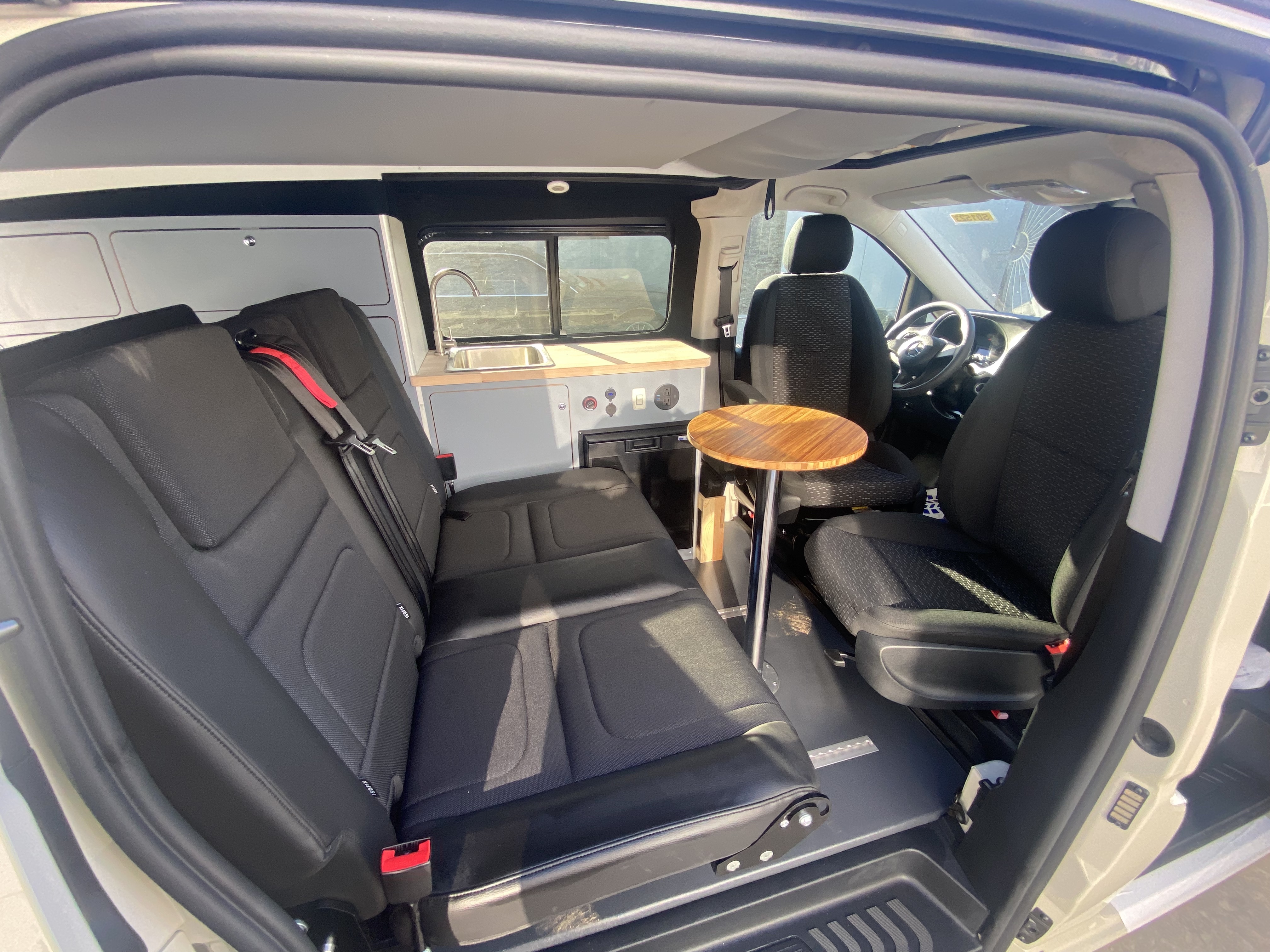 Metris seats and table