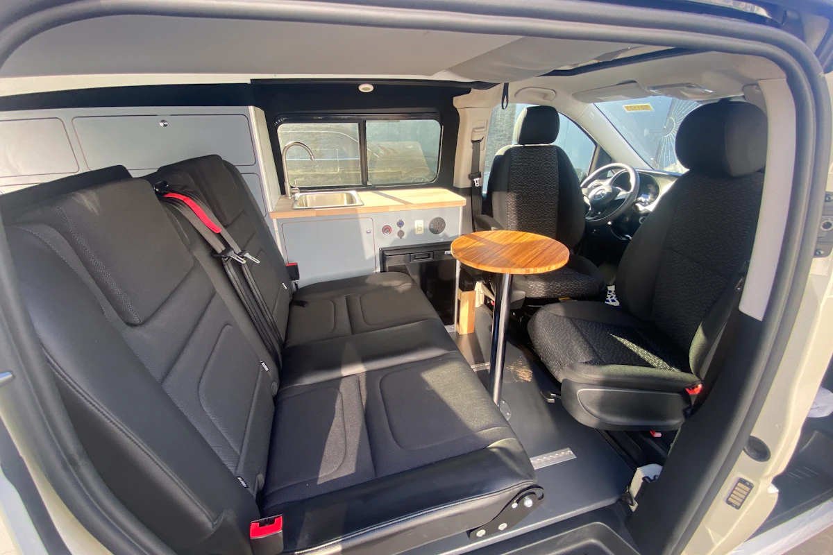 Metris seats and table