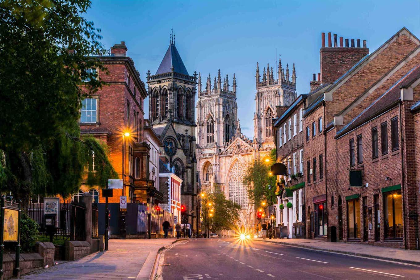 street view of some monuments and buildings in York