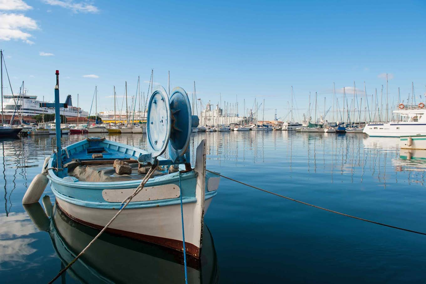 Bateaux dans les quais de Toulon