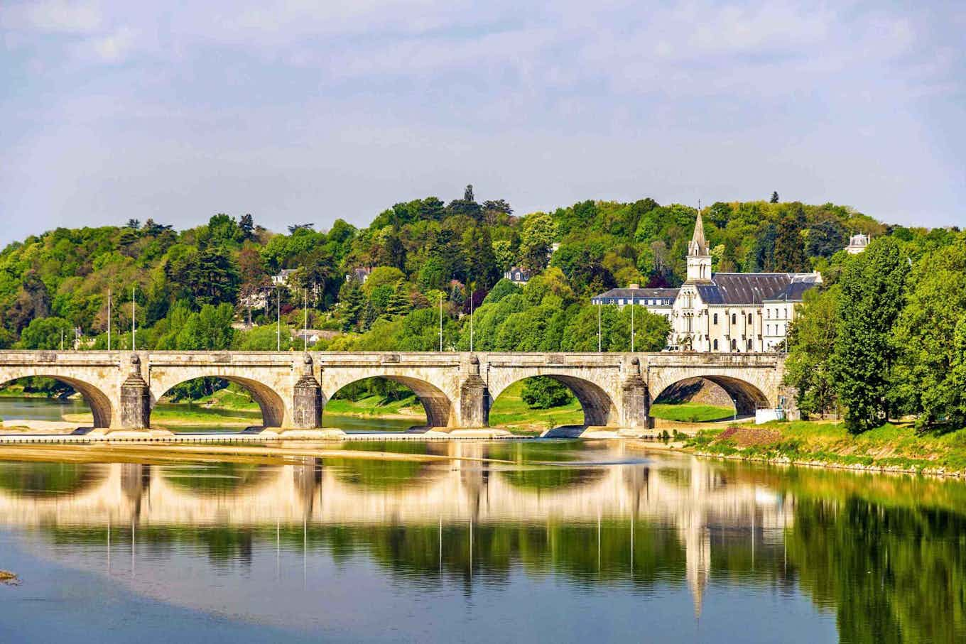 Un pont et un lac