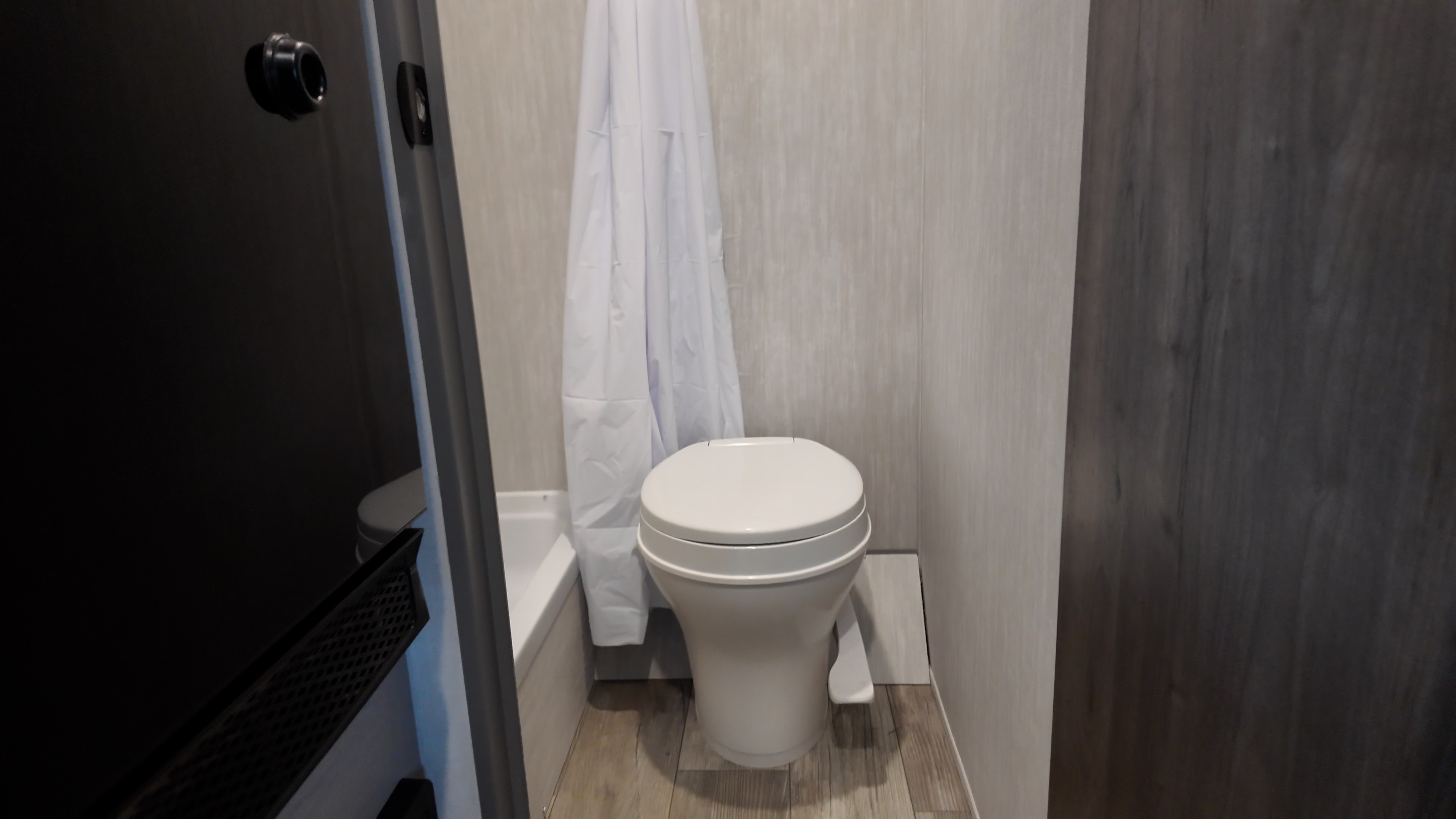 Trailer Towable NA Bathroom