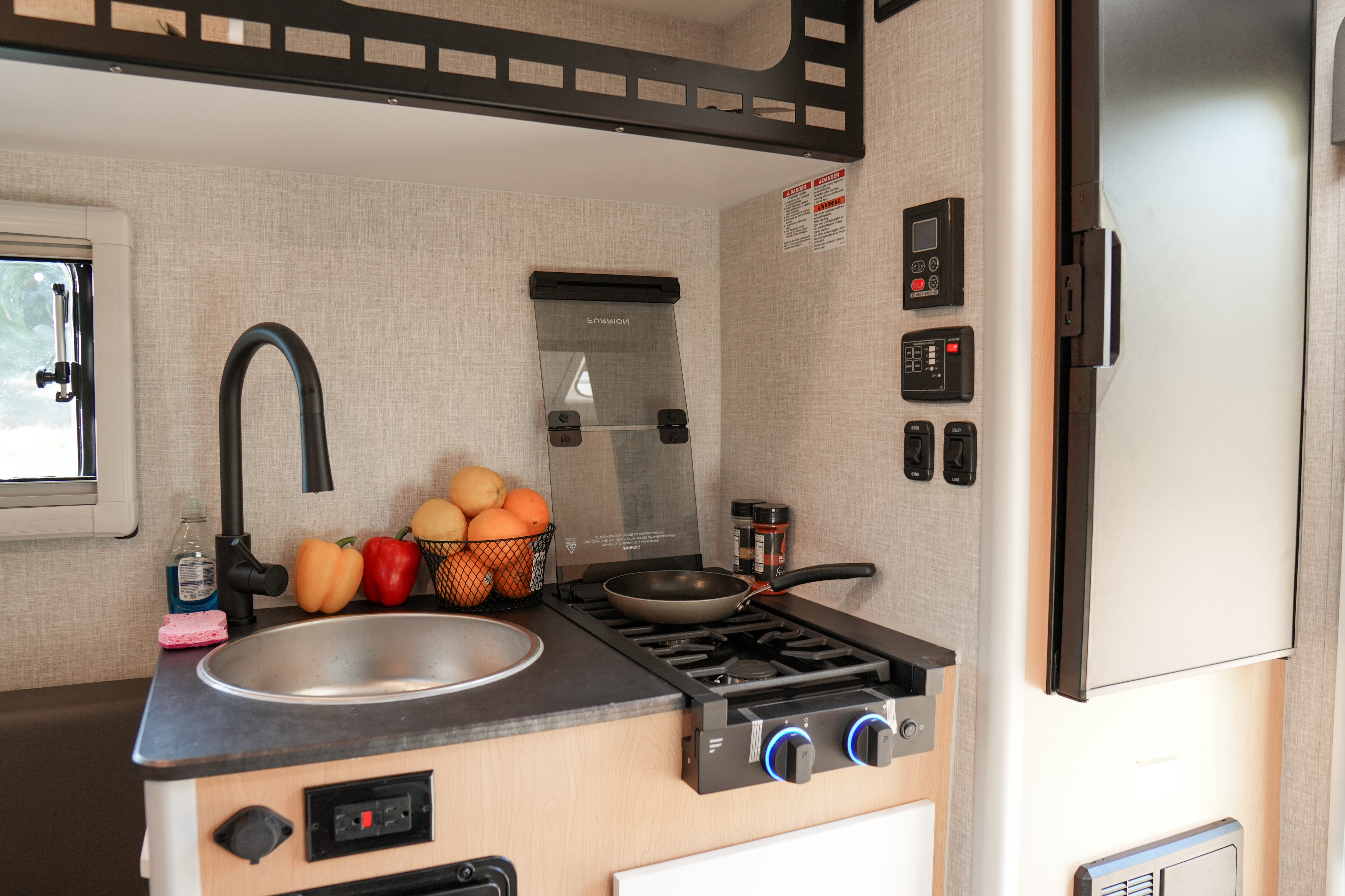 Adventure Truck Select (Automatic) – 4x4 Campers, photo 6