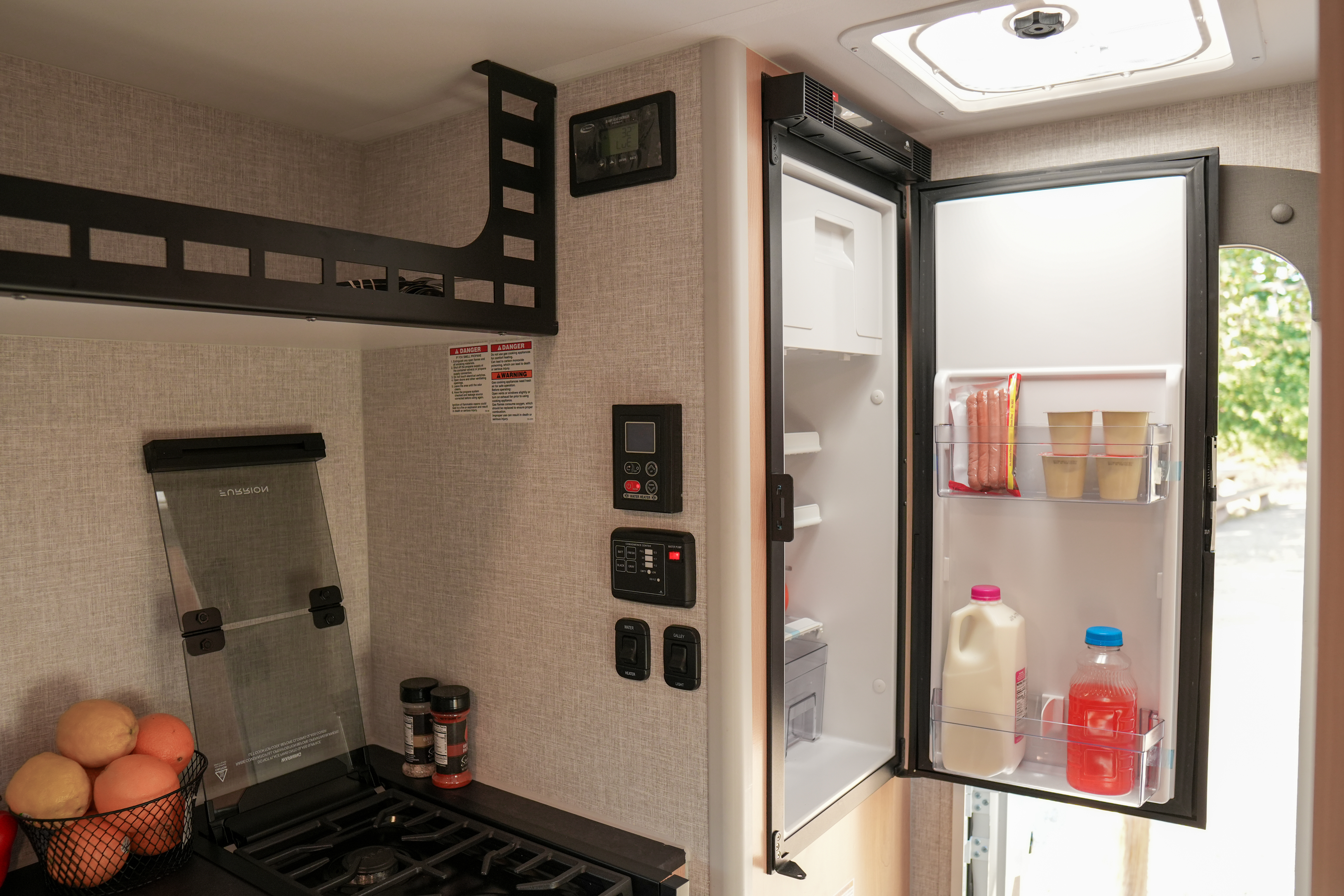 Adventure Truck Select (Automatic) – 4x4 Campers, photo 9