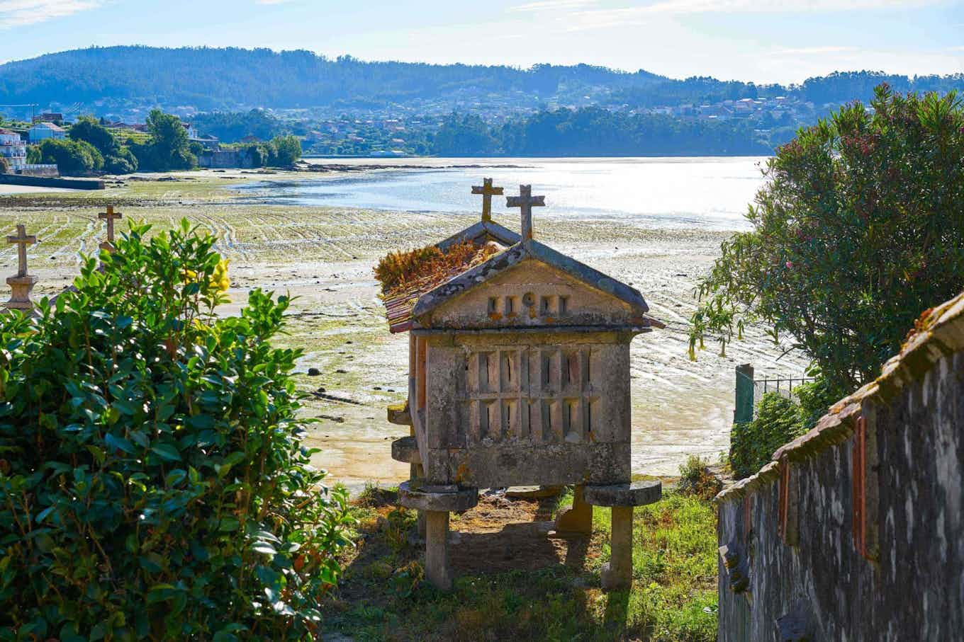 Vista de un santuario cerca de la playa