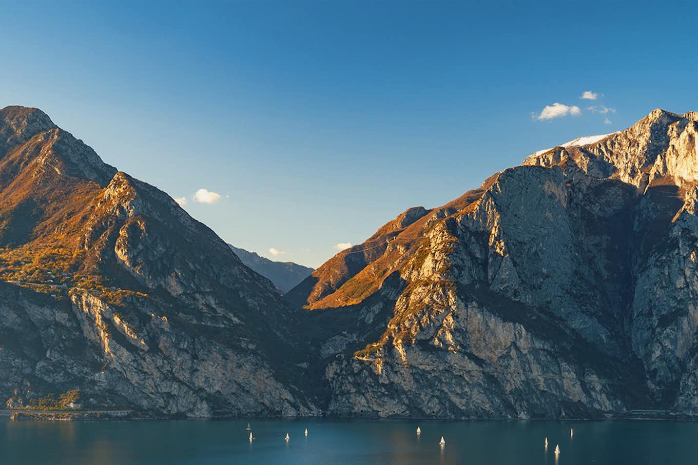 mountains & the lake in italy
