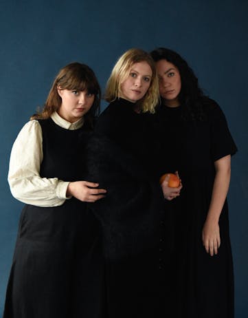 Icelandic musicians Salóme Katrín, ZAAR & Rakel standing together