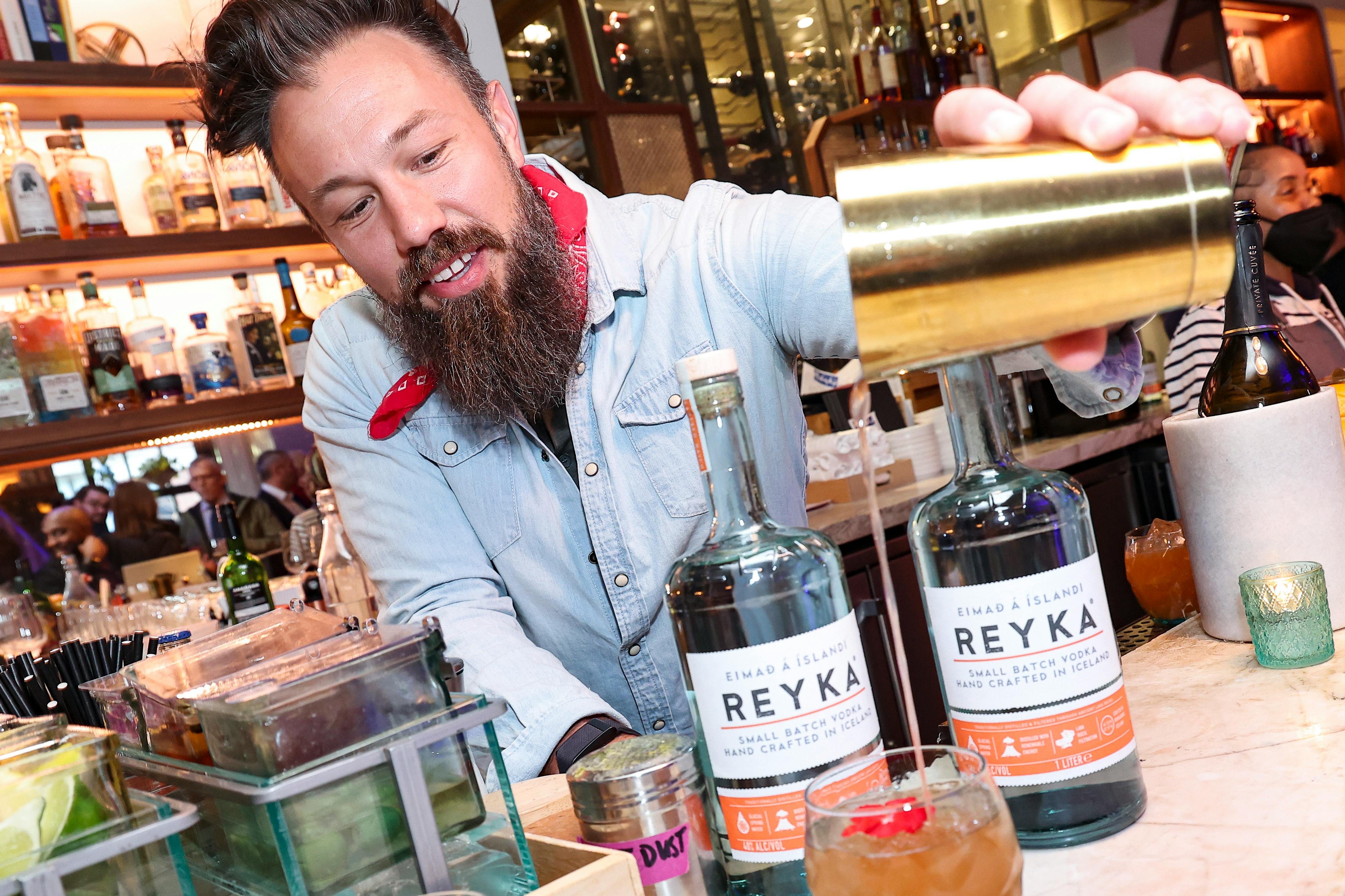 Jeff Naples, Reyka Vodka Ambassador, is mixing drinks at a Cocktail Class in Washington DC.