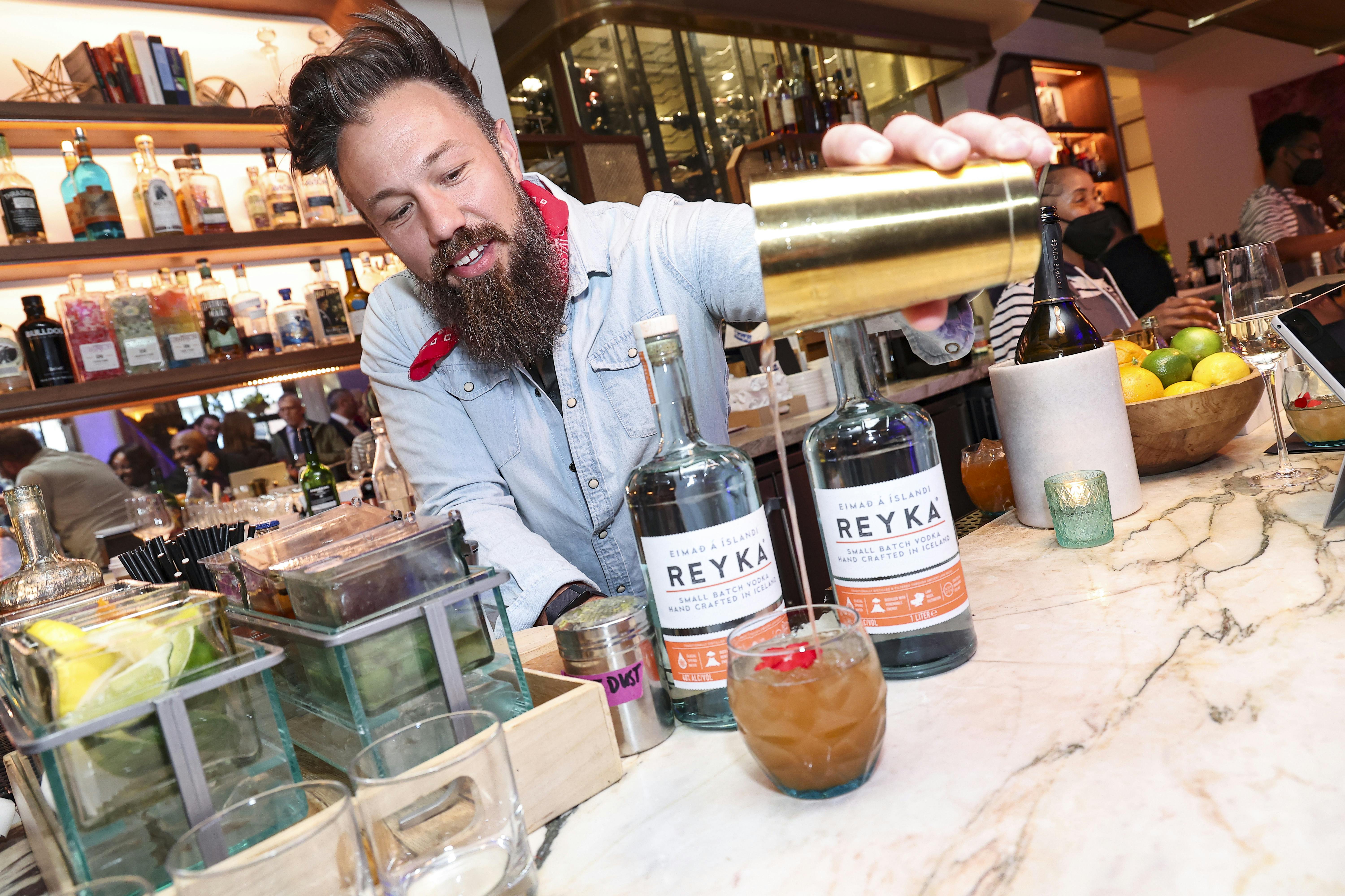 Jeff Naples, Reyka Vodka Ambassador, is mixing drinks at a Cocktail Class in Washington DC.