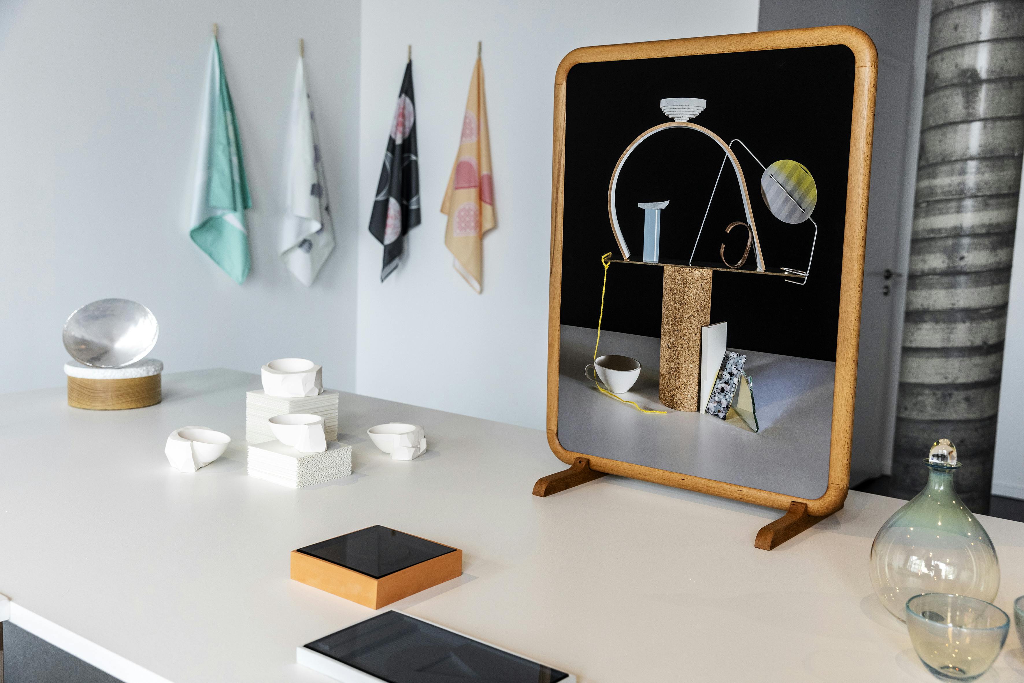 Hæ/Hi: Designing Friendship